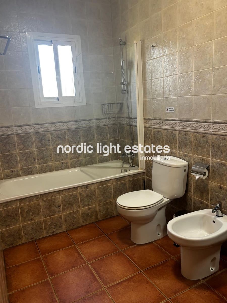 2 soverom Villa til leie i Nerja med svømmebasseng - € 1 800 (Ref: 9419403)