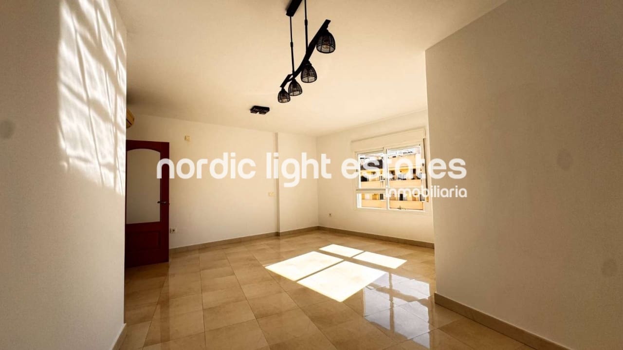 3 makuuhuone Asunto myytävänä paikassa Nerja mukana 
autotalli - 489 000 € (Ref: 9420629)