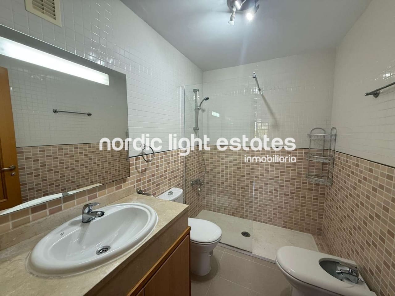 3 makuuhuone Asunto myytävänä paikassa Nerja mukana 
autotalli - 489 000 € (Ref: 9420629)