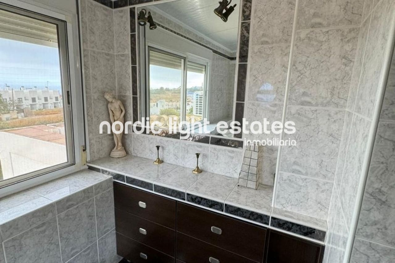 3 camera da letto Villetta Bifamiliare in vendita in Nerja con piscina garage - 519.000 € (Rif: 9425842)