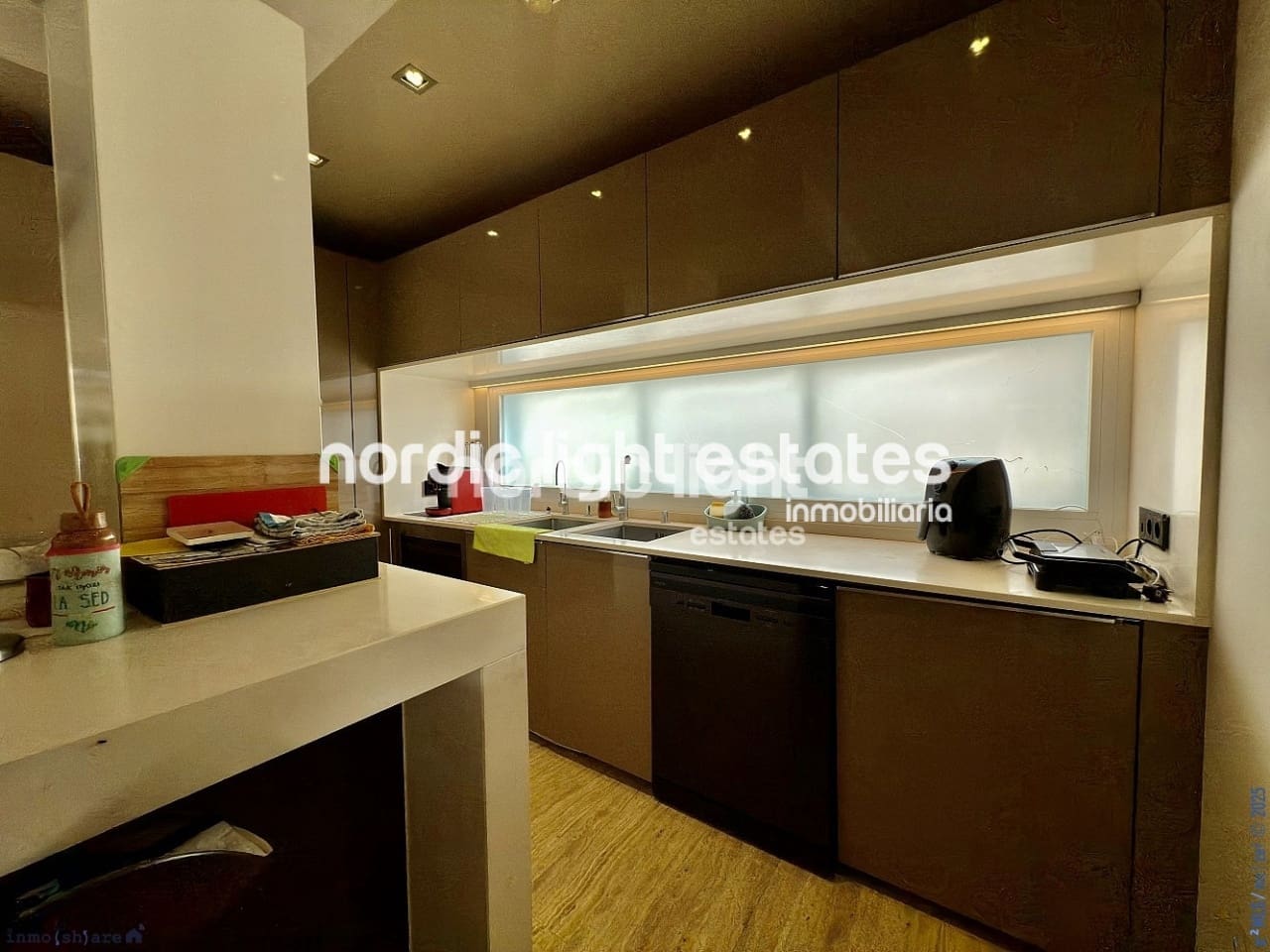 4 soveværelse Semi-Rækkehus til salg i Torre del Mar med swimmingpool garage - € 549.900 (Ref: 9426292)