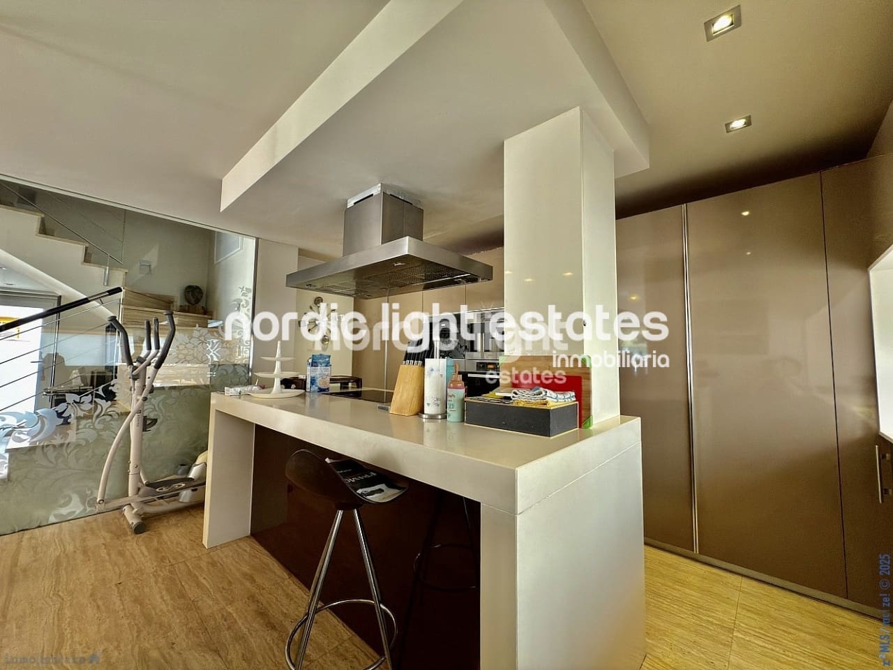 4 soveværelse Semi-Rækkehus til salg i Torre del Mar med swimmingpool garage - € 549.900 (Ref: 9426292)