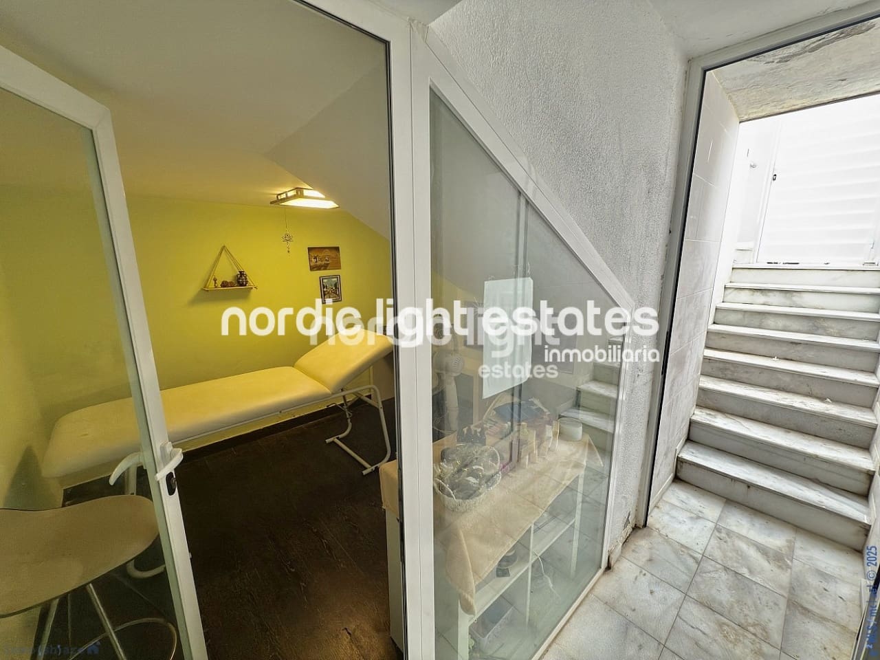 4 soveværelse Semi-Rækkehus til salg i Torre del Mar med swimmingpool garage - € 549.900 (Ref: 9426292)