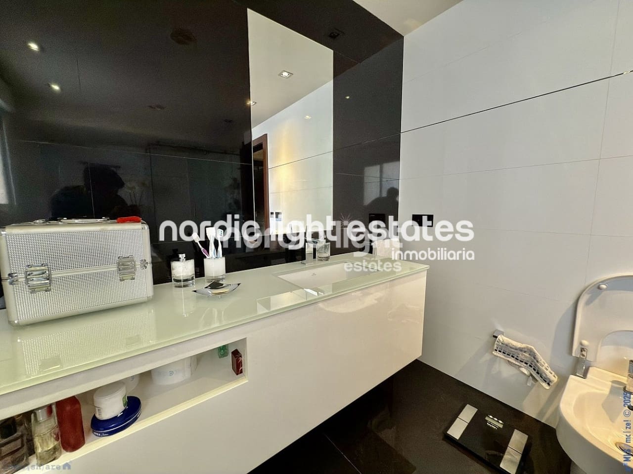 4 soveværelse Semi-Rækkehus til salg i Torre del Mar med swimmingpool garage - € 549.900 (Ref: 9426292)