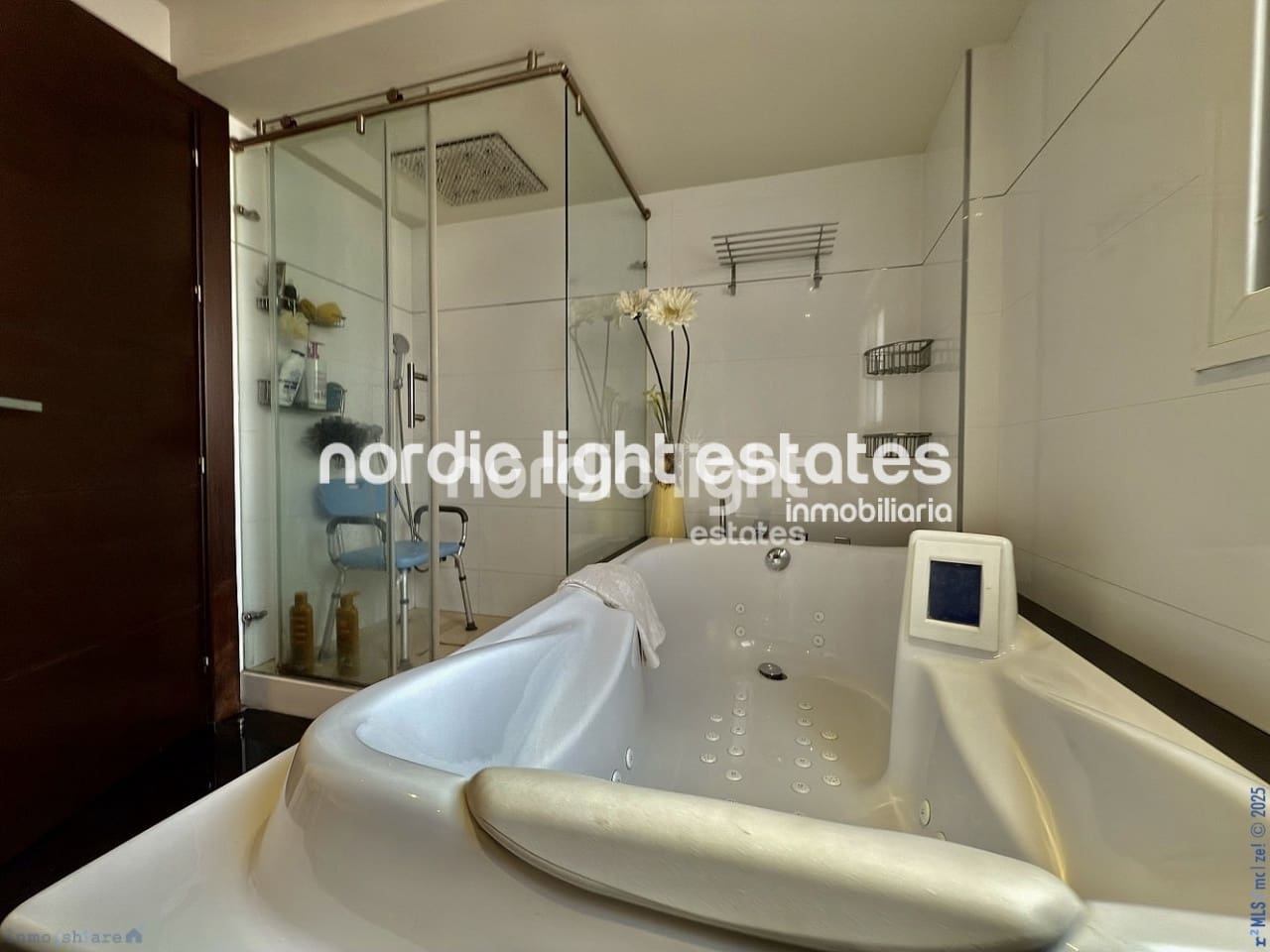 4 soveværelse Semi-Rækkehus til salg i Torre del Mar med swimmingpool garage - € 549.900 (Ref: 9426292)