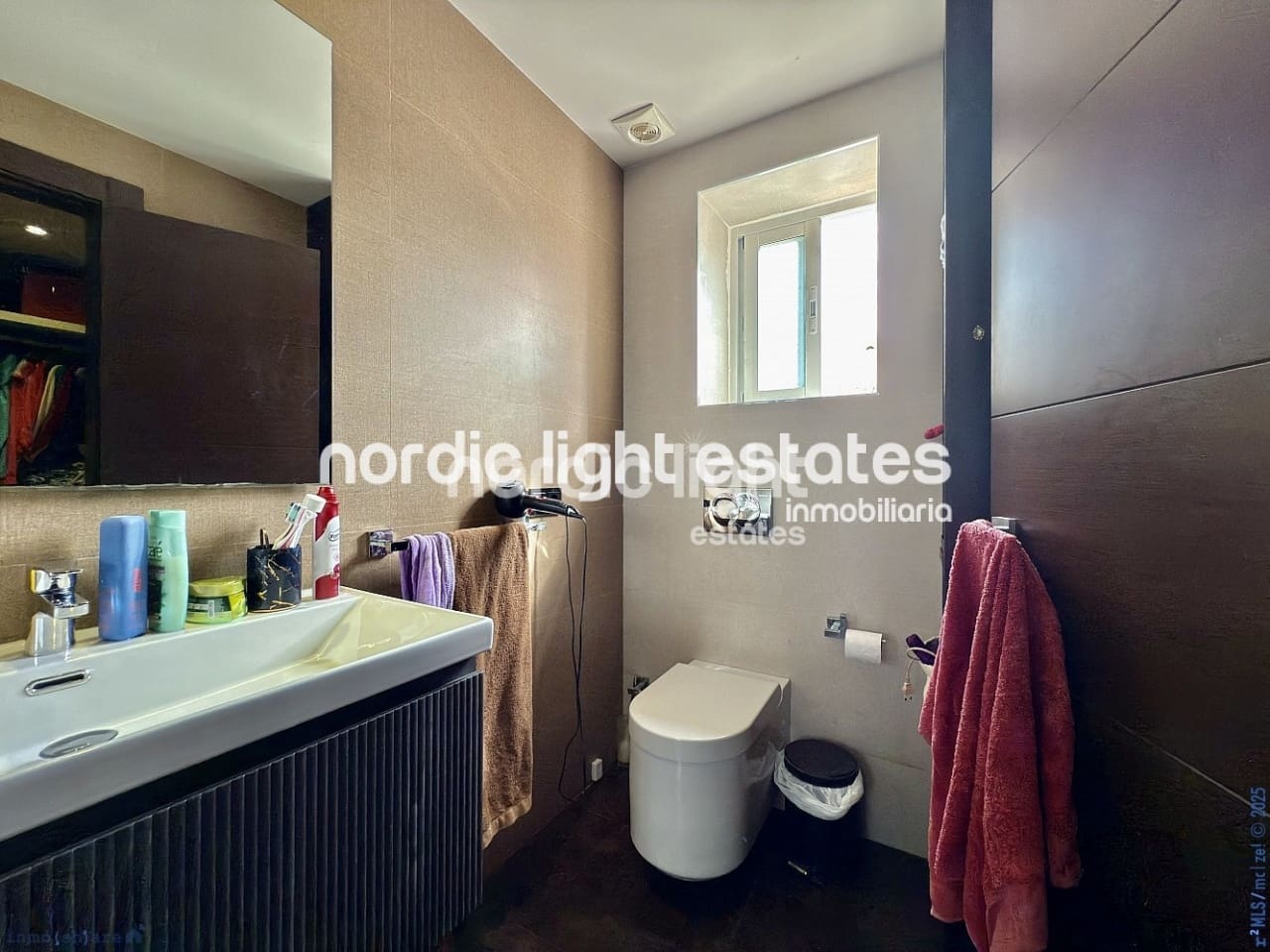 4 soveværelse Semi-Rækkehus til salg i Torre del Mar med swimmingpool garage - € 549.900 (Ref: 9426292)