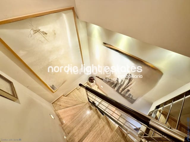 4 soveværelse Semi-Rækkehus til salg i Torre del Mar, Vélez-Málaga med swimmingpool garage - € 549.900 (Ref: 9426292)