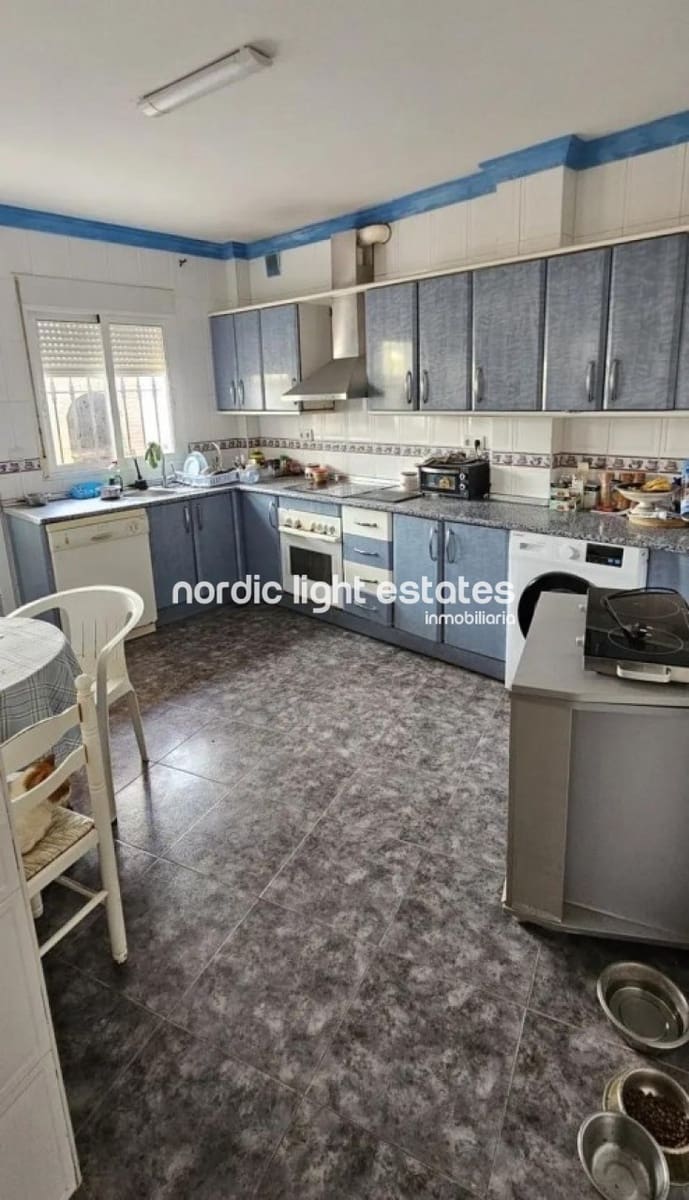 3 soveværelse Semi-Rækkehus til salg i Benajarafe med garage - € 375.000 (Ref: 9431928)