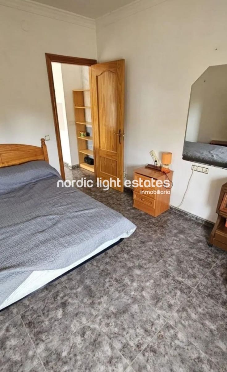 3 soveværelse Semi-Rækkehus til salg i Benajarafe med garage - € 375.000 (Ref: 9431928)