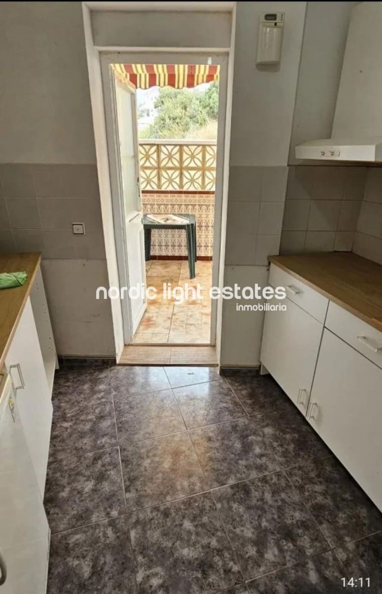 3 soveværelse Semi-Rækkehus til salg i Benajarafe med garage - € 375.000 (Ref: 9431928)