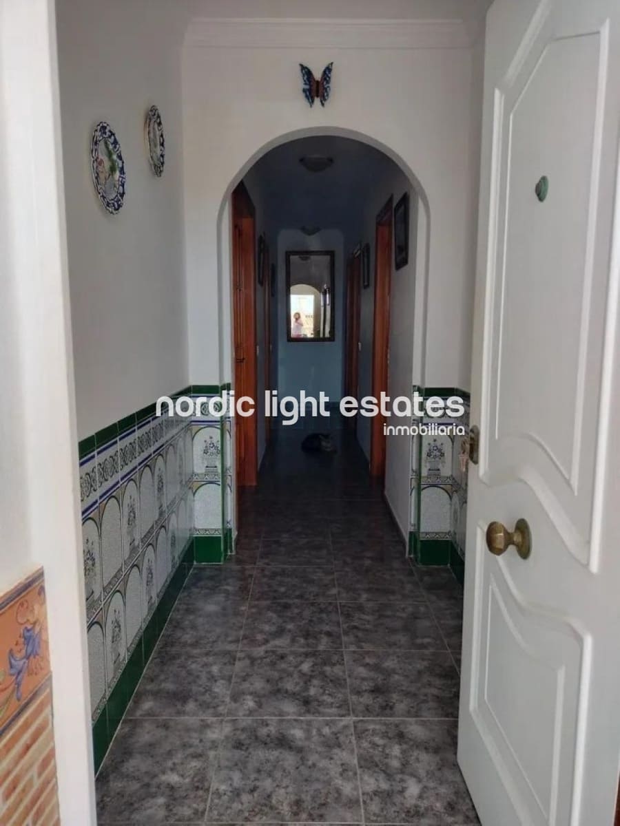 3 soveværelse Semi-Rækkehus til salg i Benajarafe med garage - € 375.000 (Ref: 9431928)