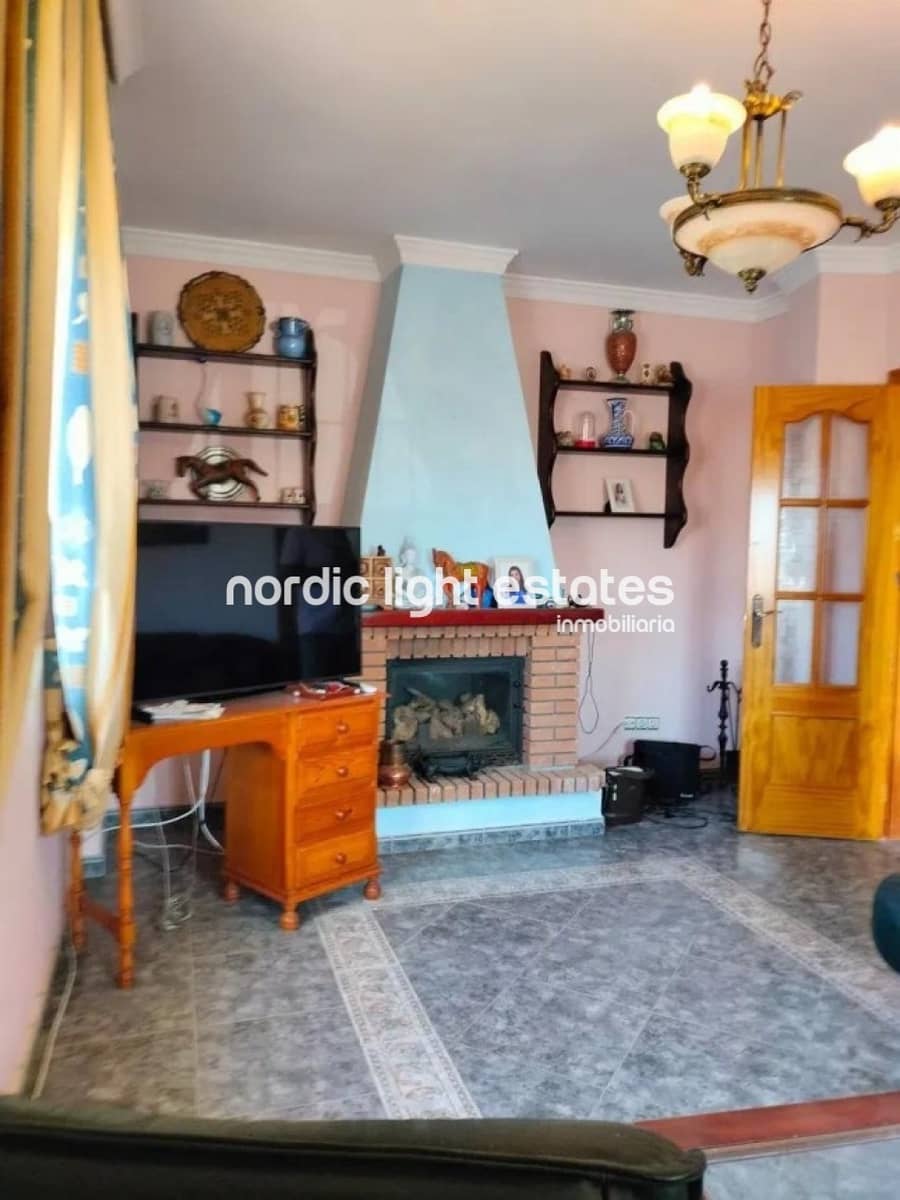 3 soveværelse Semi-Rækkehus til salg i Benajarafe med garage - € 375.000 (Ref: 9431928)