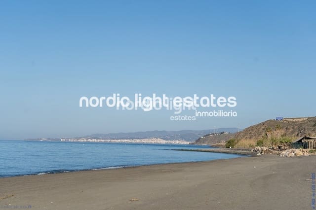 Apartamento de 2 habitaciones en Torrox-Costa, Torrox en venta con piscina - 360.000 € (Ref: 9432399)