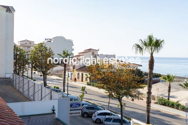 Apartamento de 2 habitaciones en Torrox-Costa, Torrox en venta con piscina - 360.000 € (Ref: 9432399)