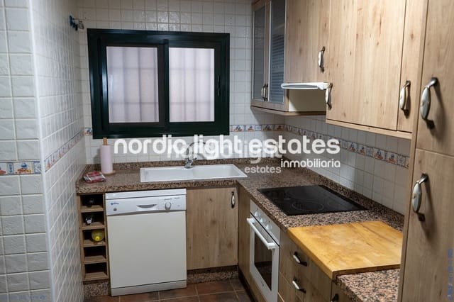 Apartamento de 2 habitaciones en Torrox-Costa, Torrox en venta con piscina - 360.000 € (Ref: 9432399)