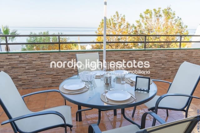 Apartamento de 2 habitaciones en Torrox-Costa, Torrox en venta con piscina - 360.000 € (Ref: 9432399)