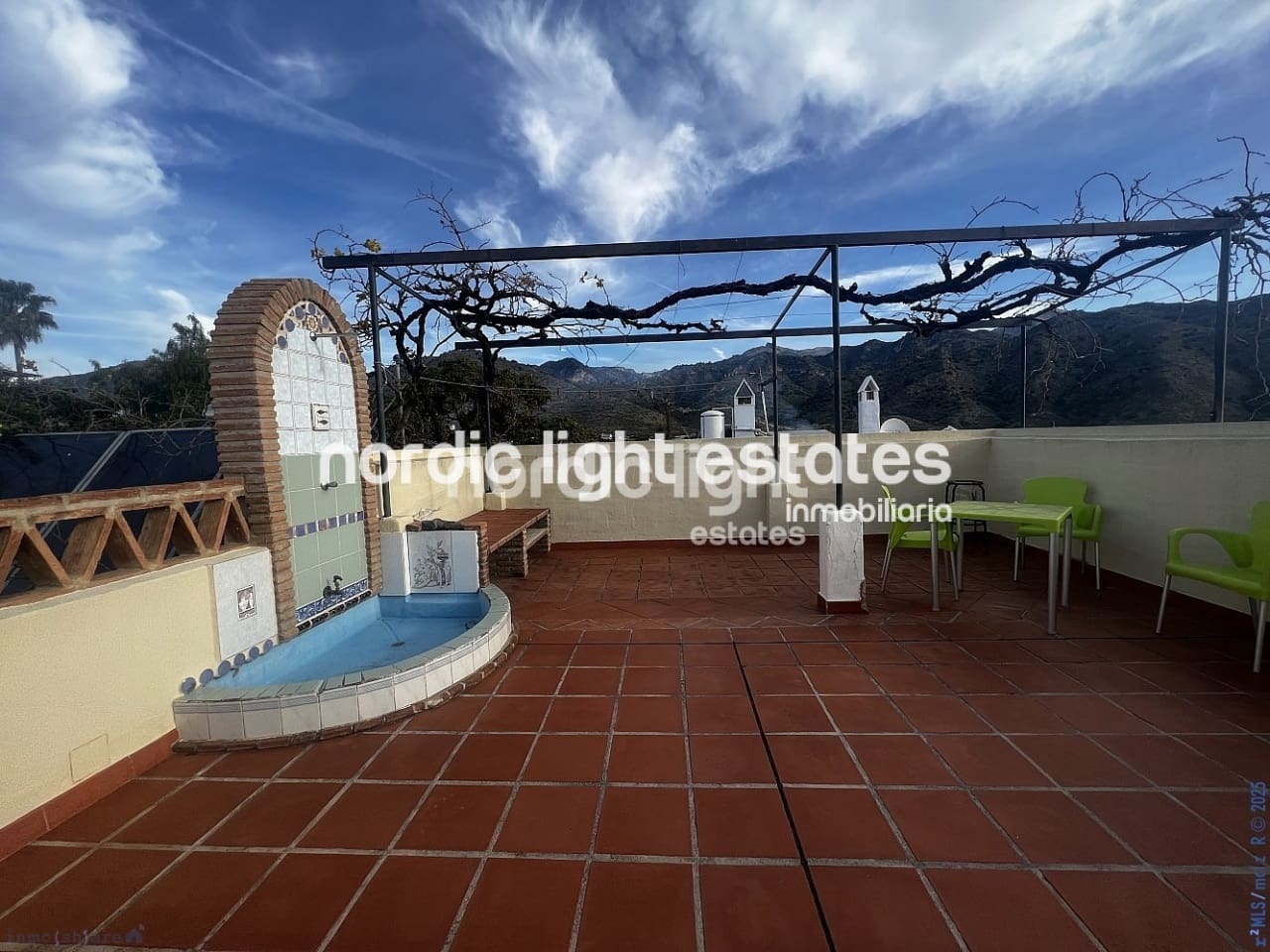 2 bedroom Villa for sale in Nerja with garage - € 350,000 (Ref: 9432401)