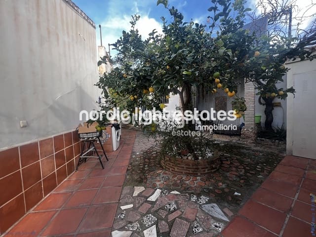 2 bedroom Villa for sale in Nerja with garage - € 350,000 (Ref: 9432401)