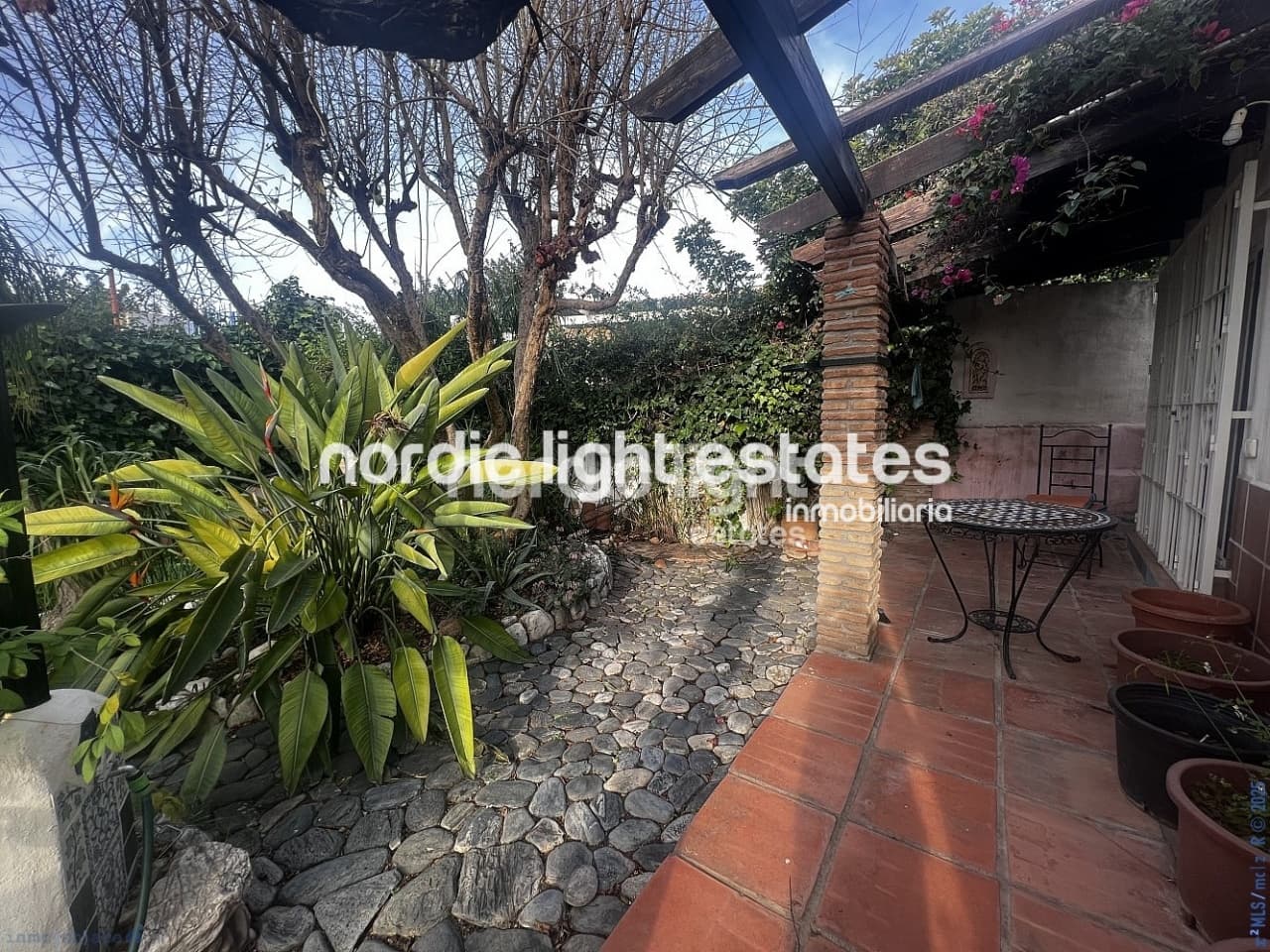 2 bedroom Villa for sale in Nerja with garage - € 350,000 (Ref: 9432401)