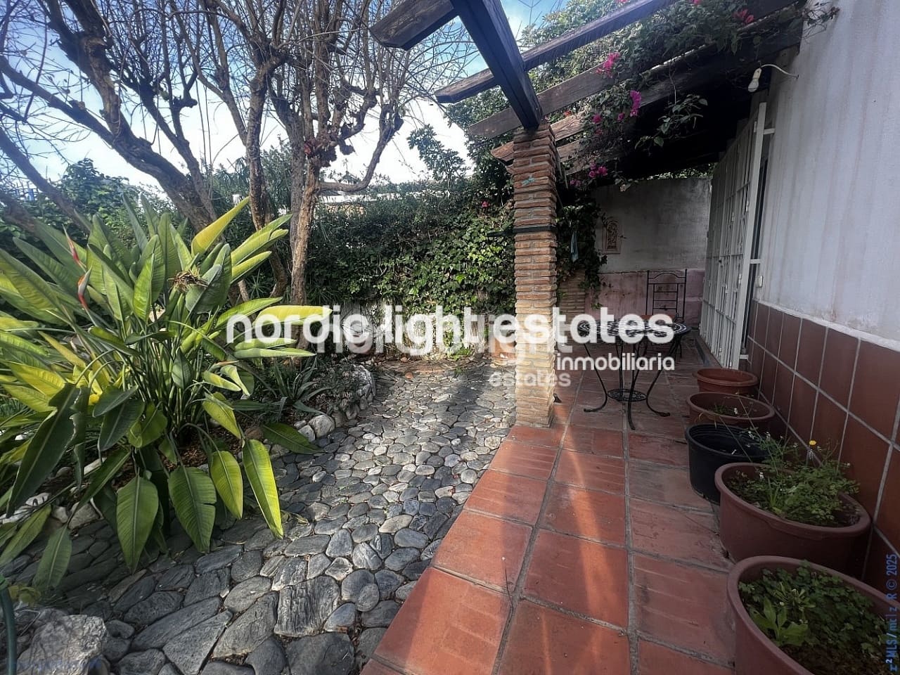 2 bedroom Villa for sale in Nerja with garage - € 350,000 (Ref: 9432401)