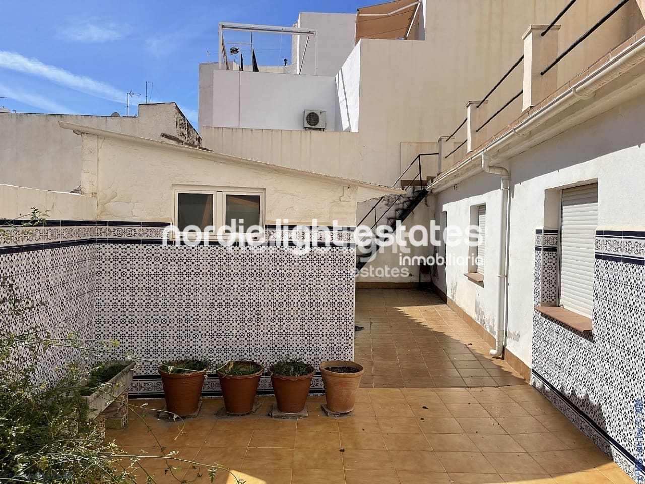 4 sovrum Semi-fristående Villa till salu i Nerja - 630 000 € (Ref: 9438136)