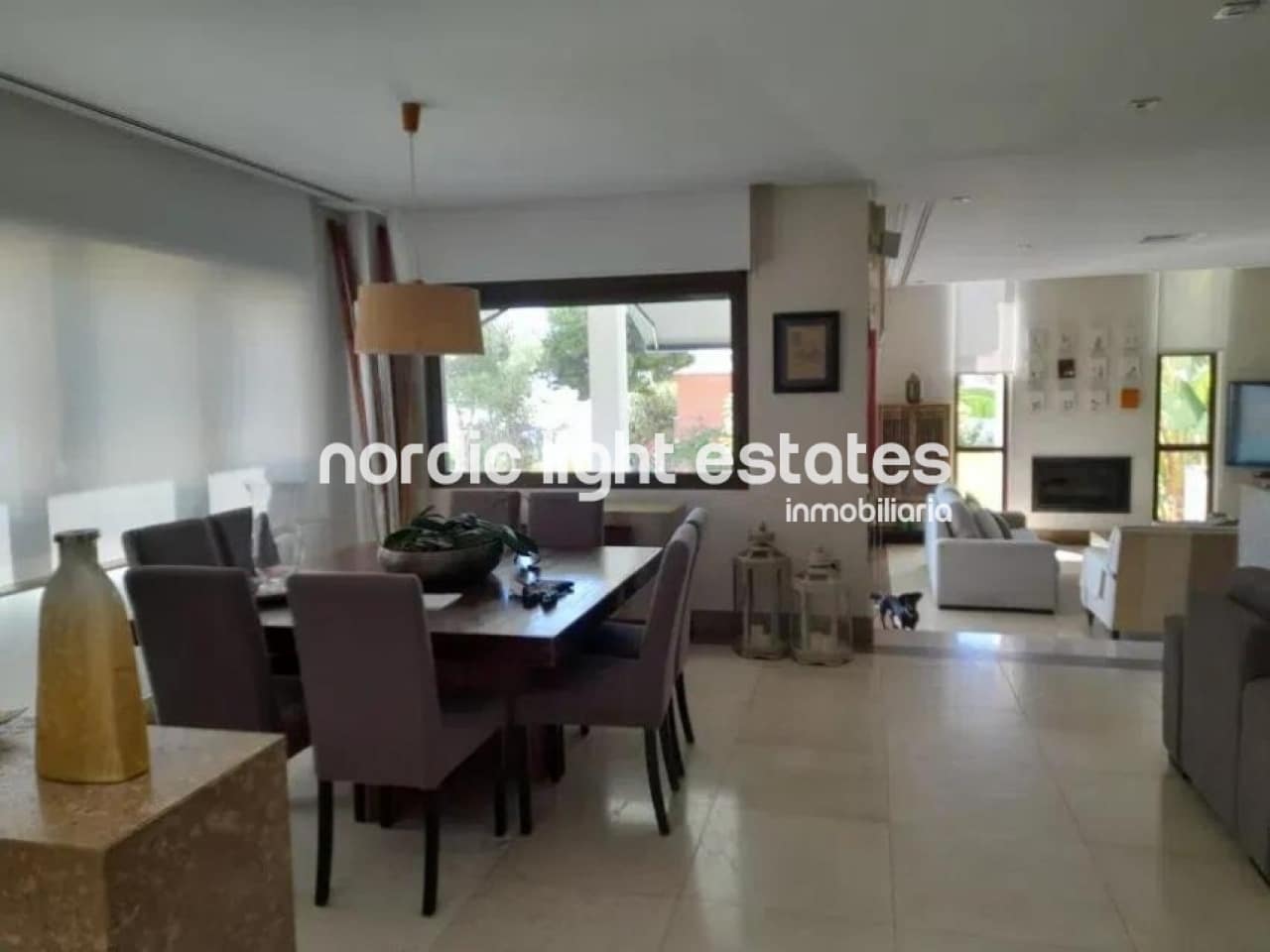 6 soverom Villa til salgs i Malaga by med svømmebasseng garasje - € 2 750 000 (Ref: 9446965)