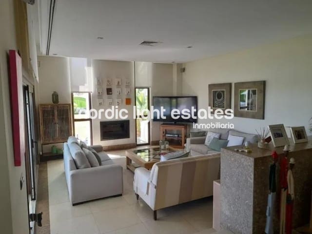 6 bedroom Villa for sale in Pinares de San Antón, Málaga city with pool garage - € 2,750,000 (Ref: 9446965)