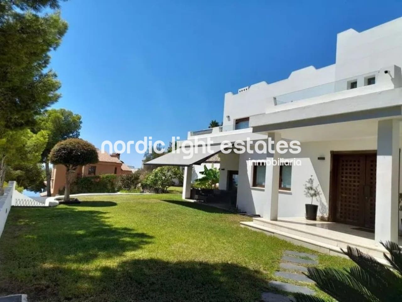 6 soverom Villa til salgs i Malaga by med svømmebasseng garasje - € 2 750 000 (Ref: 9446965)