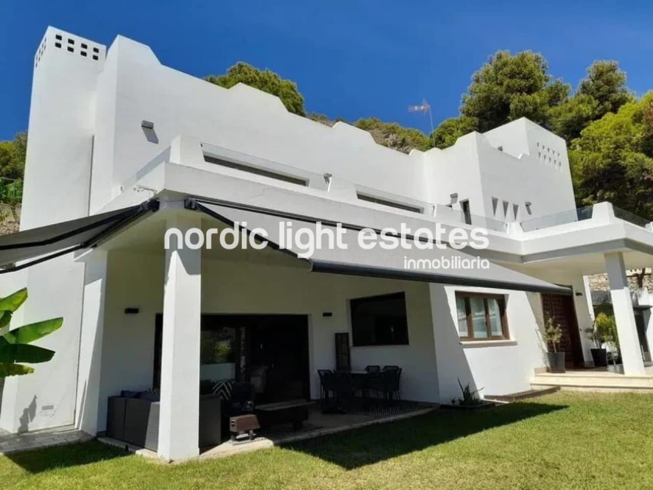 6 soverom Villa til salgs i Malaga by med svømmebasseng garasje - € 2 750 000 (Ref: 9446965)