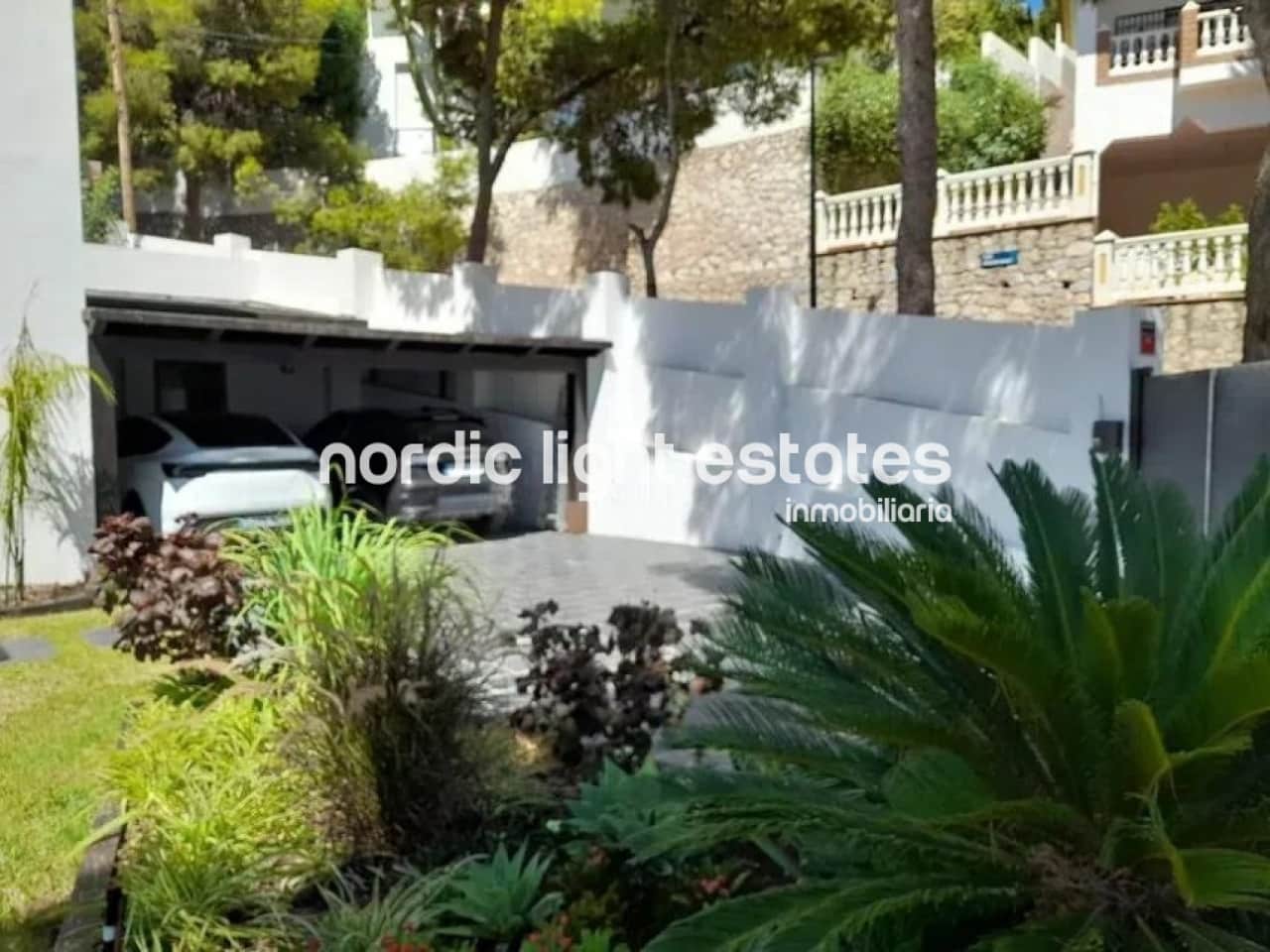 6 soverom Villa til salgs i Malaga by med svømmebasseng garasje - € 2 750 000 (Ref: 9446965)