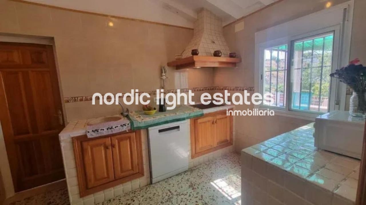 4 soveværelse Finca/Landehus til salg i Frigiliana med swimmingpool garage - € 420.000 (Ref: 9450141)