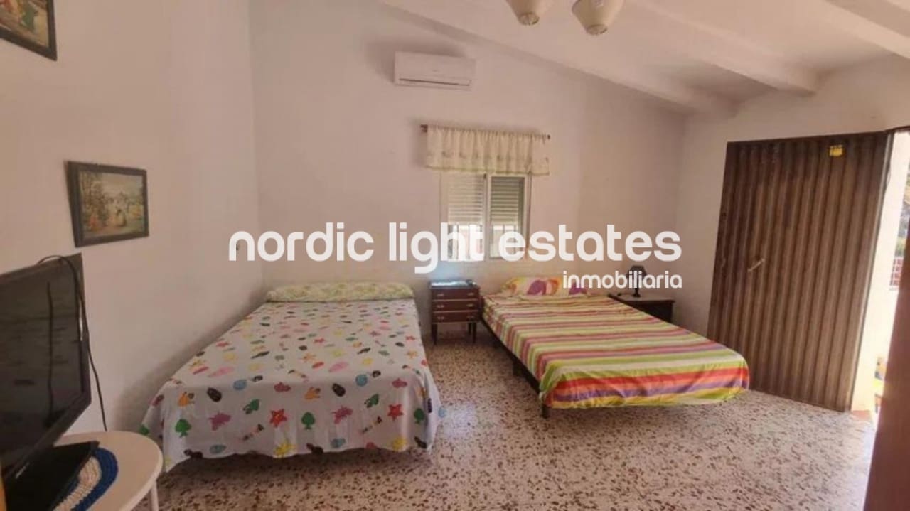 4 soveværelse Finca/Landehus til salg i Frigiliana med swimmingpool garage - € 420.000 (Ref: 9450141)