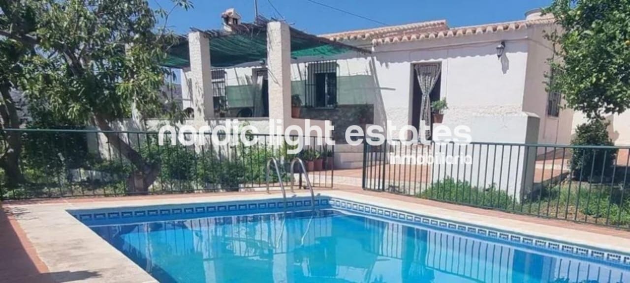 4 soveværelse Finca/Landehus til salg i Frigiliana med swimmingpool garage - € 420.000 (Ref: 9450141)