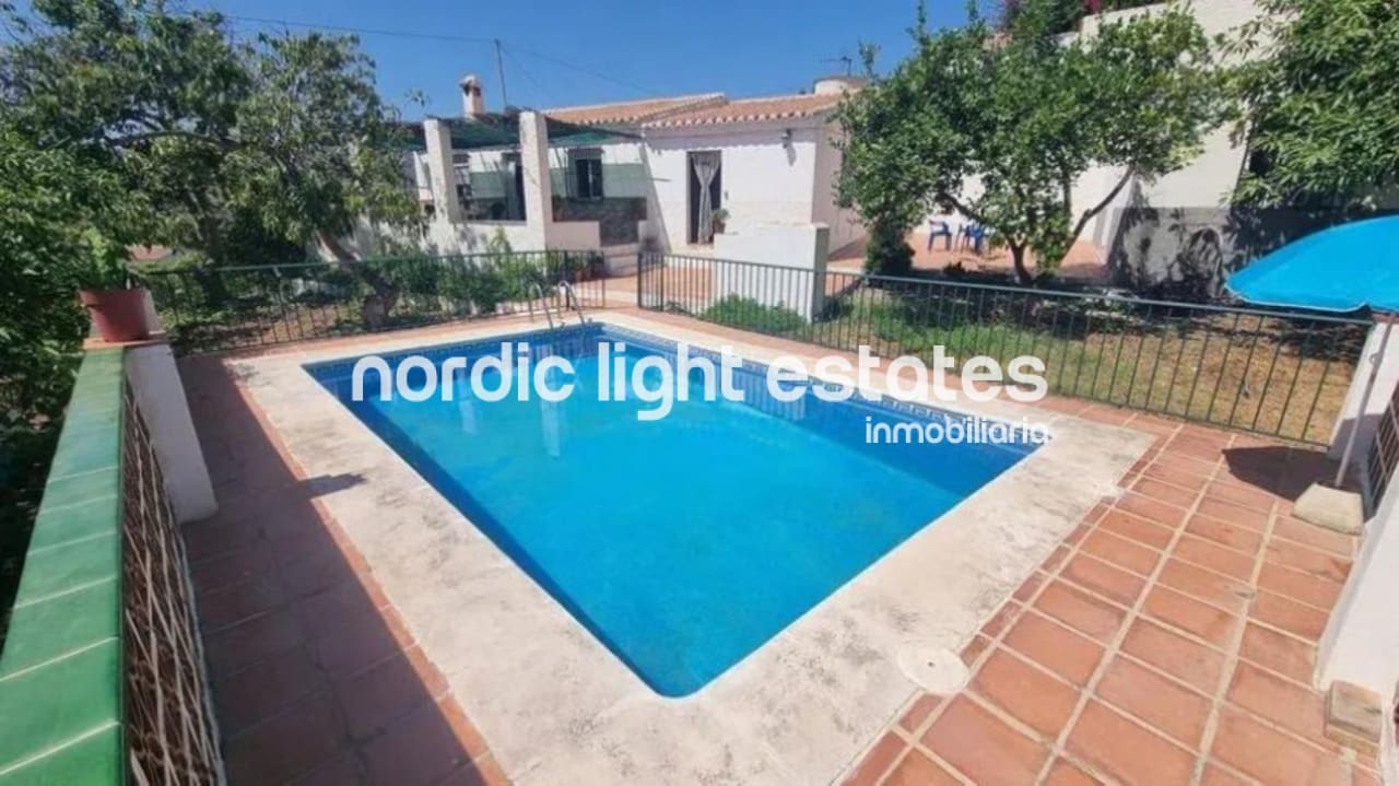 4 soveværelse Finca/Landehus til salg i Frigiliana med swimmingpool garage - € 420.000 (Ref: 9450141)