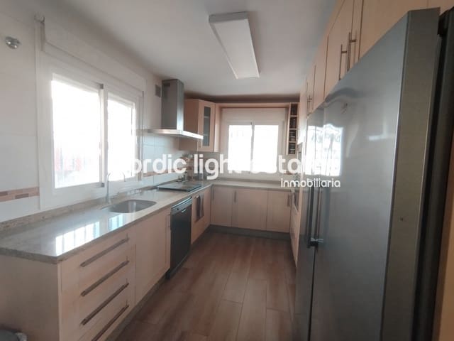 3 bedroom Semi-detached Villa for rent in Torrox-Costa, Torrox with pool - € 1,500 (Ref: 9451552)