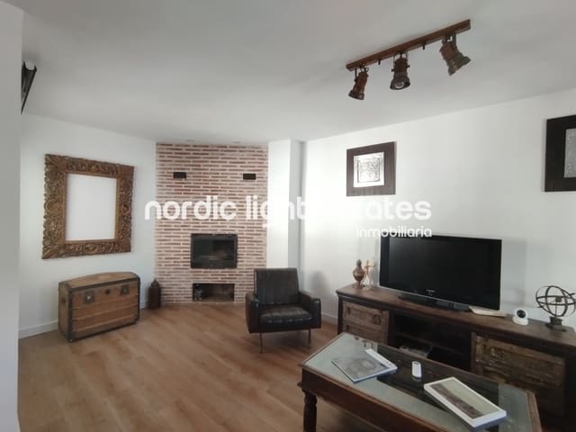 3 bedroom Semi-detached Villa for rent in Torrox-Costa, Torrox with pool - € 1,500 (Ref: 9451552)