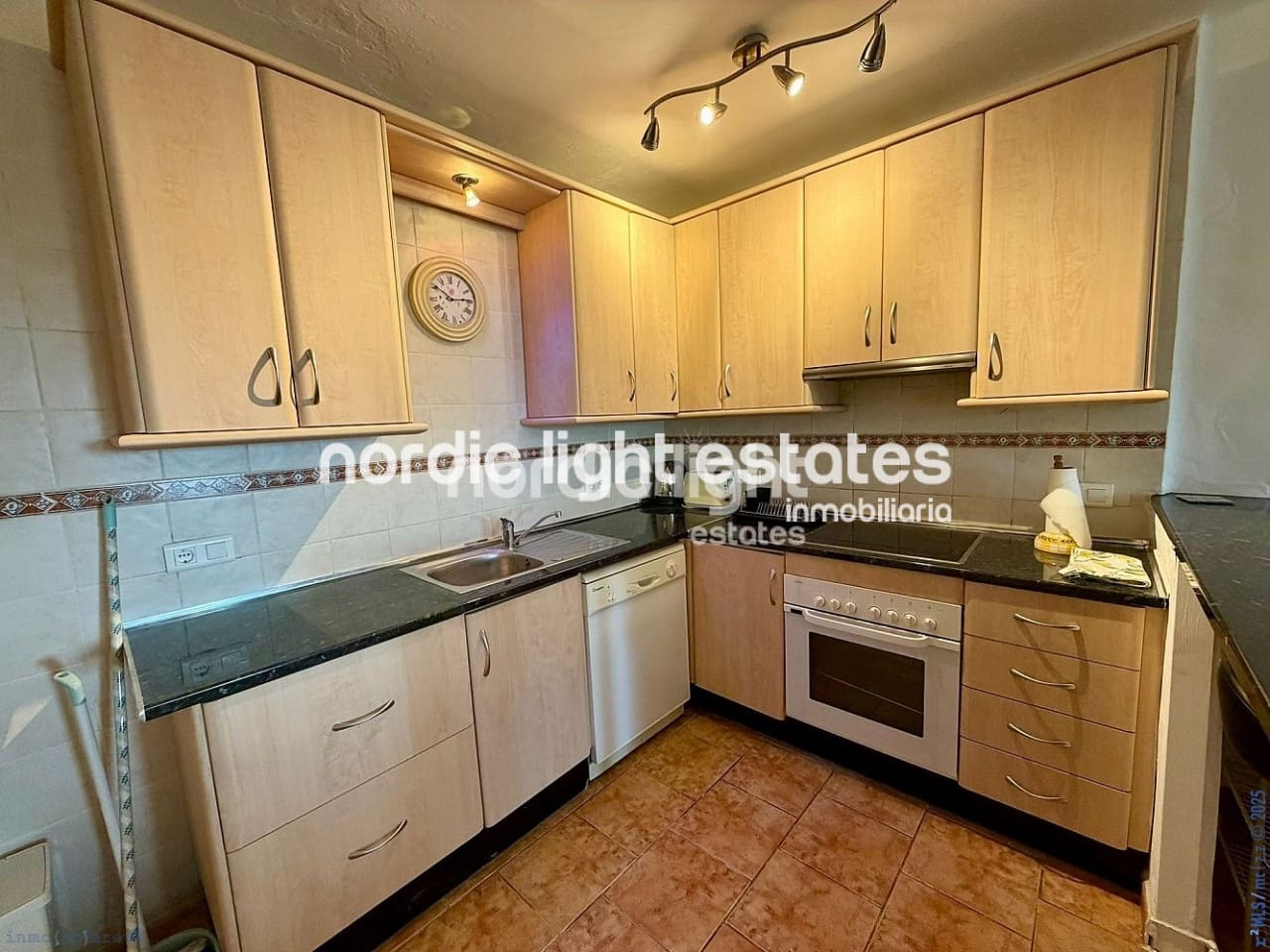 2 sypialnia Dom blizniak na sprzedaż w Nerja z basenem - 309 000 € (Ref: 9453598)