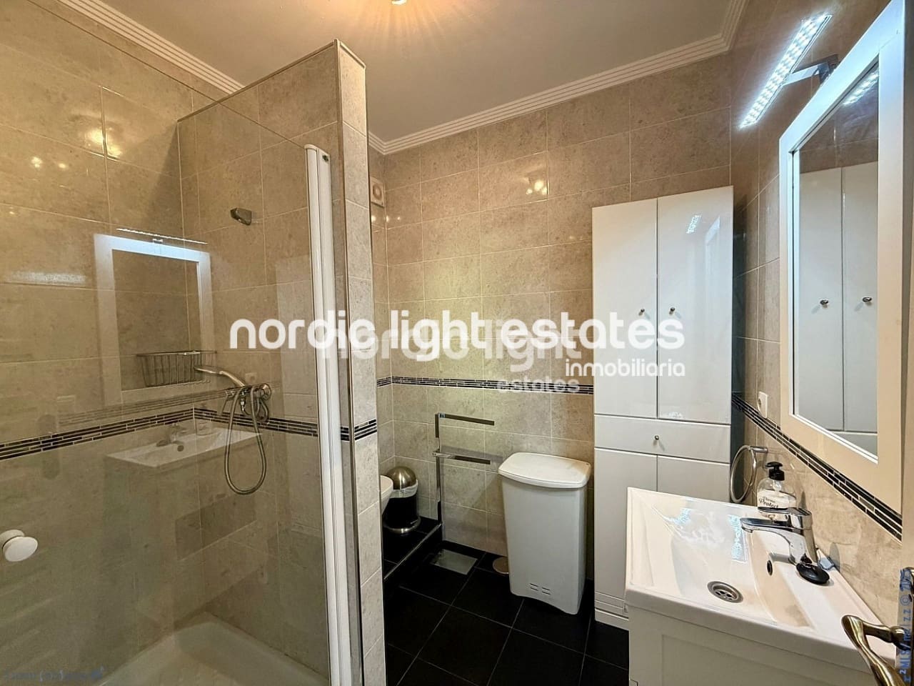 2 sypialnia Dom blizniak na sprzedaż w Nerja z basenem - 309 000 € (Ref: 9453598)