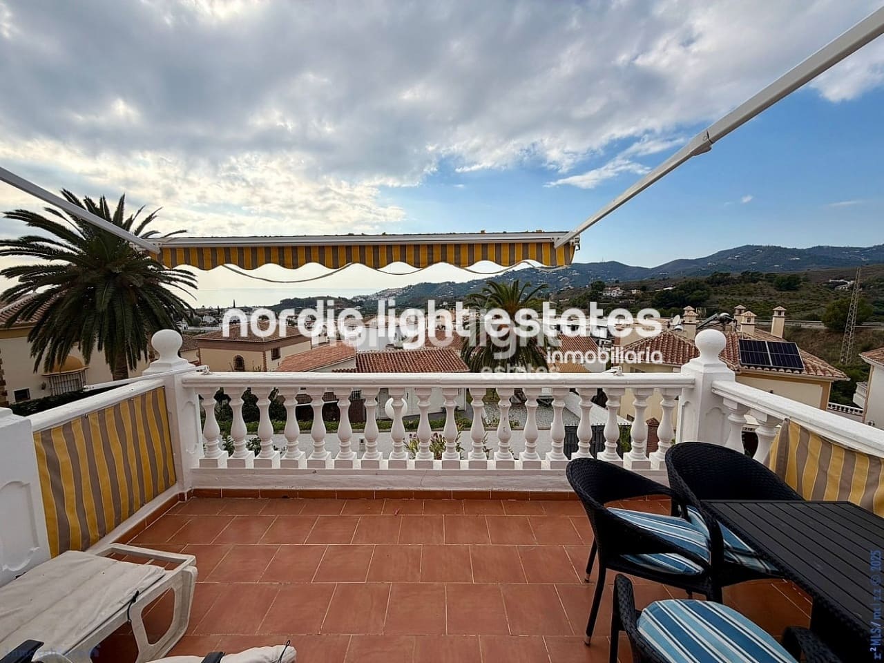 2 sypialnia Dom blizniak na sprzedaż w Nerja z basenem - 309 000 € (Ref: 9453598)