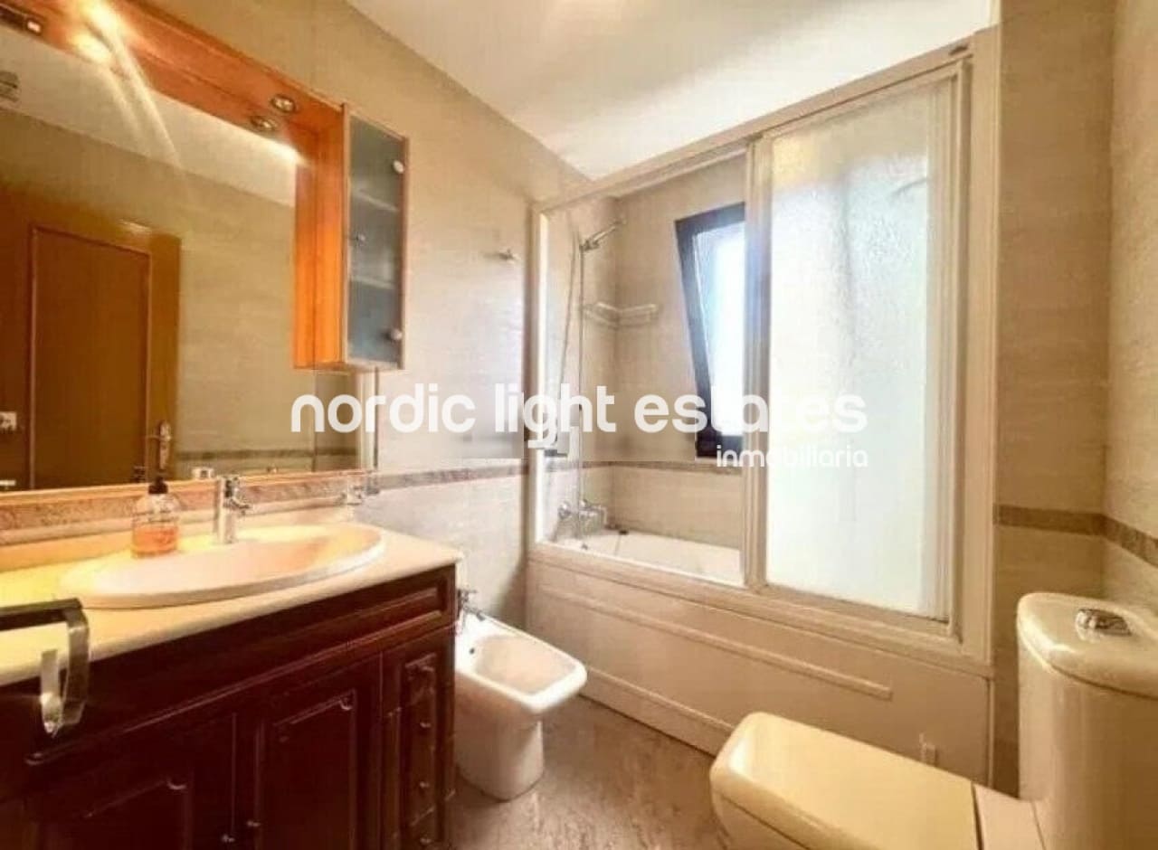 4 soveværelse Lejlighed til salg i Malaga by med swimmingpool garage - € 850.000 (Ref: 9453687)