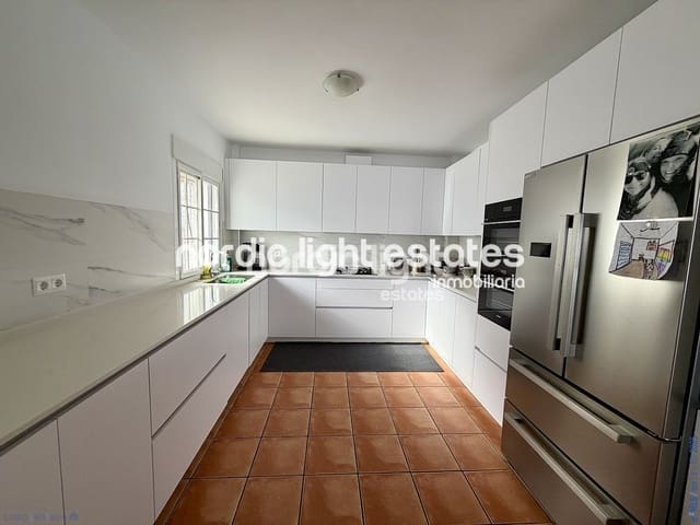 14 bedroom Villa for sale in Nerja with pool garage - € 1,500,000 (Ref: 9466308)