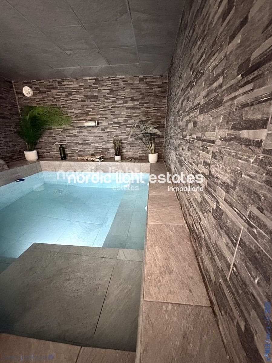 14 bedroom Villa for sale in Nerja with pool garage - € 1,500,000 (Ref: 9466308)