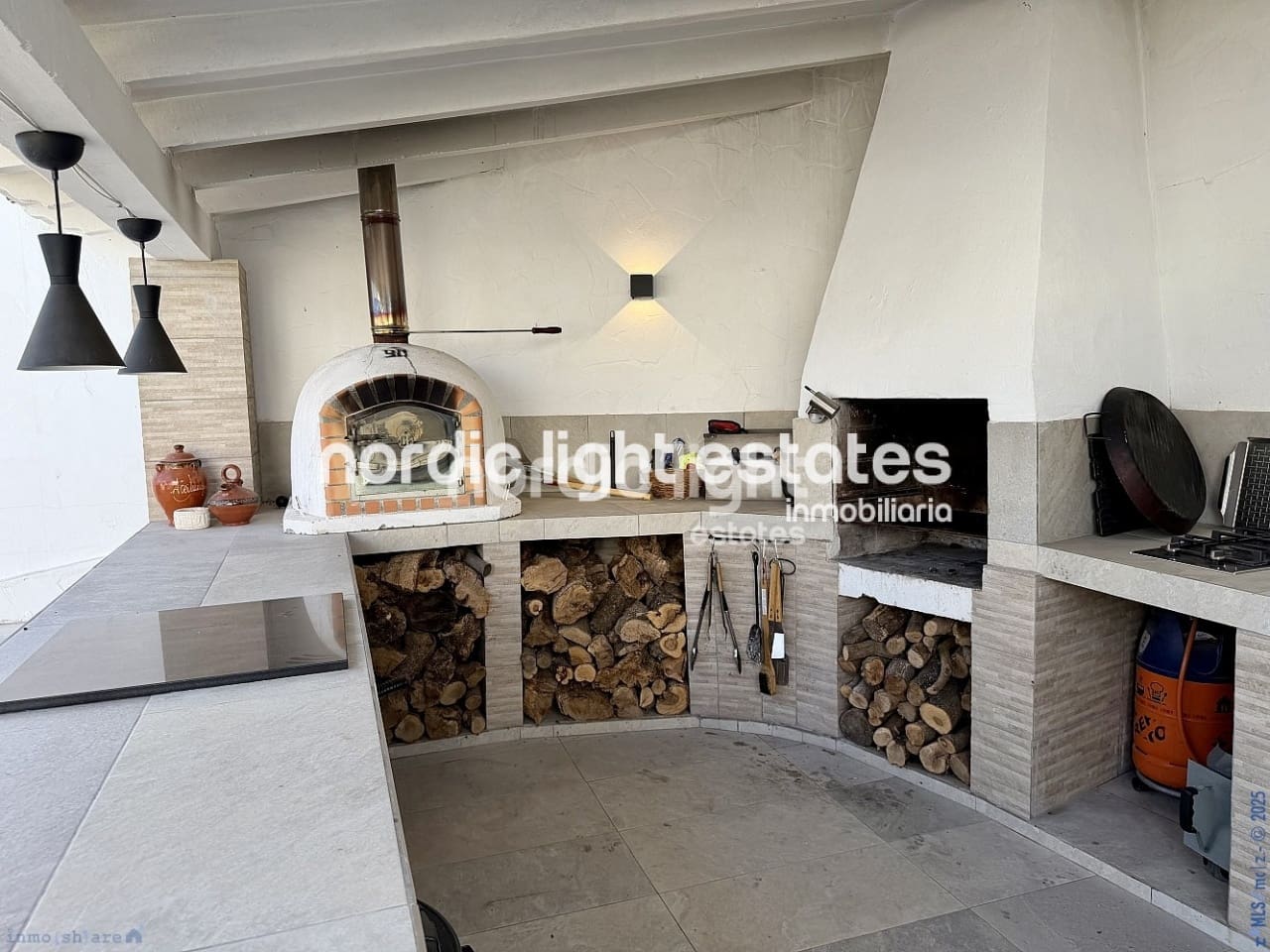 14 bedroom Villa for sale in Nerja with pool garage - € 1,500,000 (Ref: 9466308)