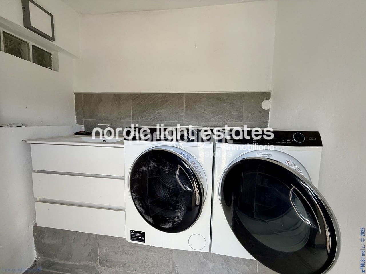 14 bedroom Villa for sale in Nerja with pool garage - € 1,500,000 (Ref: 9466308)