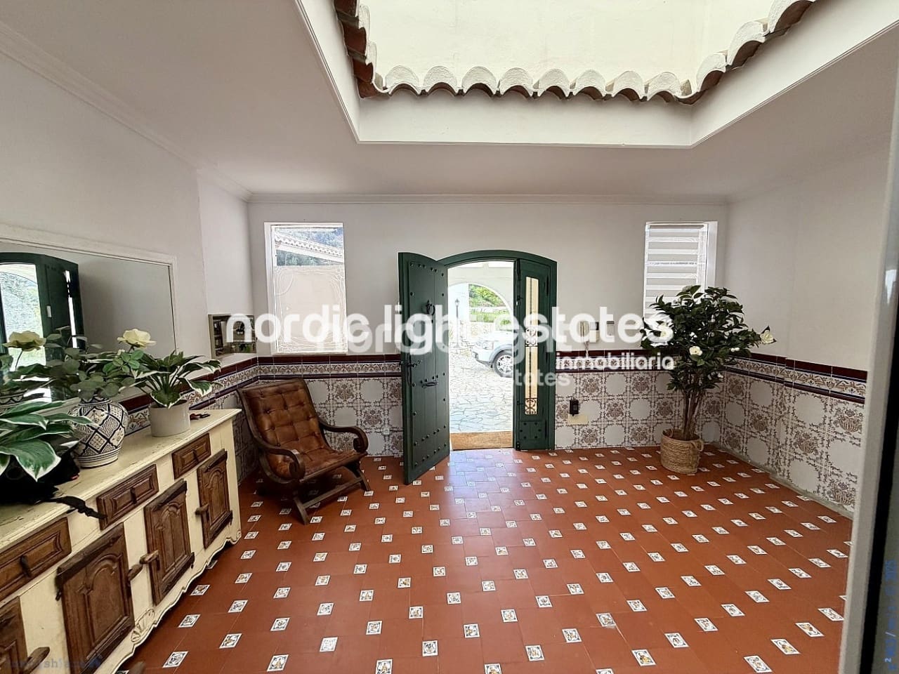 14 bedroom Villa for sale in Nerja with pool garage - € 1,500,000 (Ref: 9466308)