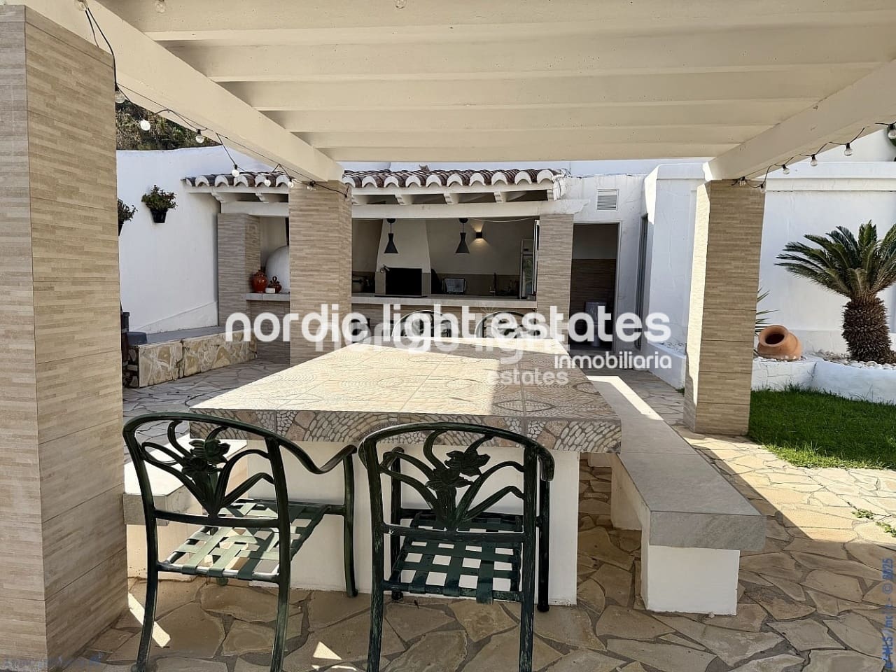 14 bedroom Villa for sale in Nerja with pool garage - € 1,500,000 (Ref: 9466308)