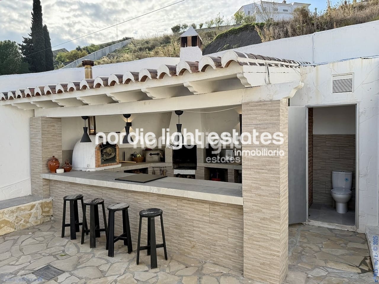 14 bedroom Villa for sale in Nerja with pool garage - € 1,500,000 (Ref: 9466308)