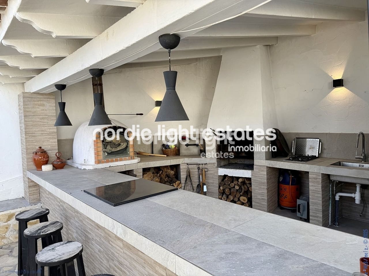 14 bedroom Villa for sale in Nerja with pool garage - € 1,500,000 (Ref: 9466308)