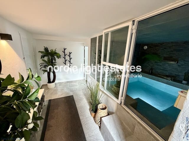 14 bedroom Villa for sale in Nerja with pool garage - € 1,500,000 (Ref: 9466308)