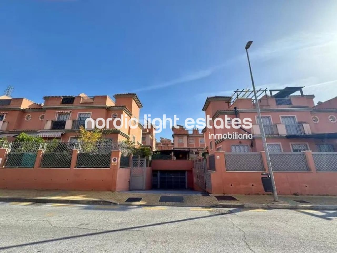 3 slaapkamer Halfvrijstaande villa te koop in Malaga stad met zwembad garage - € 630.000 (Ref: 9474521)